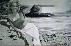 Marilyn Monroe in 1952 at the Falls