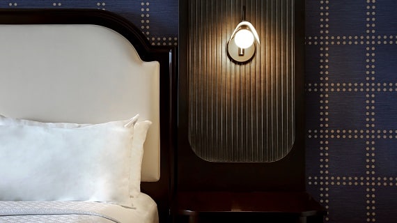 Hilton_1KingBed.570x320