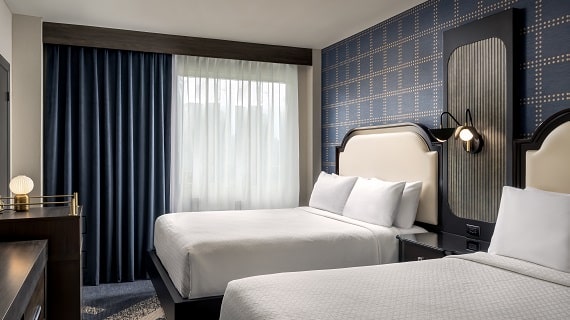 Hilton_2DoubleBeds.570x320