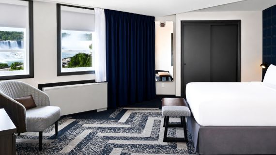 Fallsview 1 King Bed With Whirlpool at The Brock Niagara Falls-Fallsview